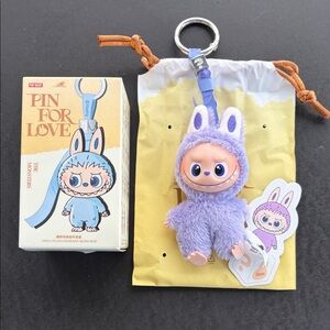 POP MART Pin For Love Labubu ?